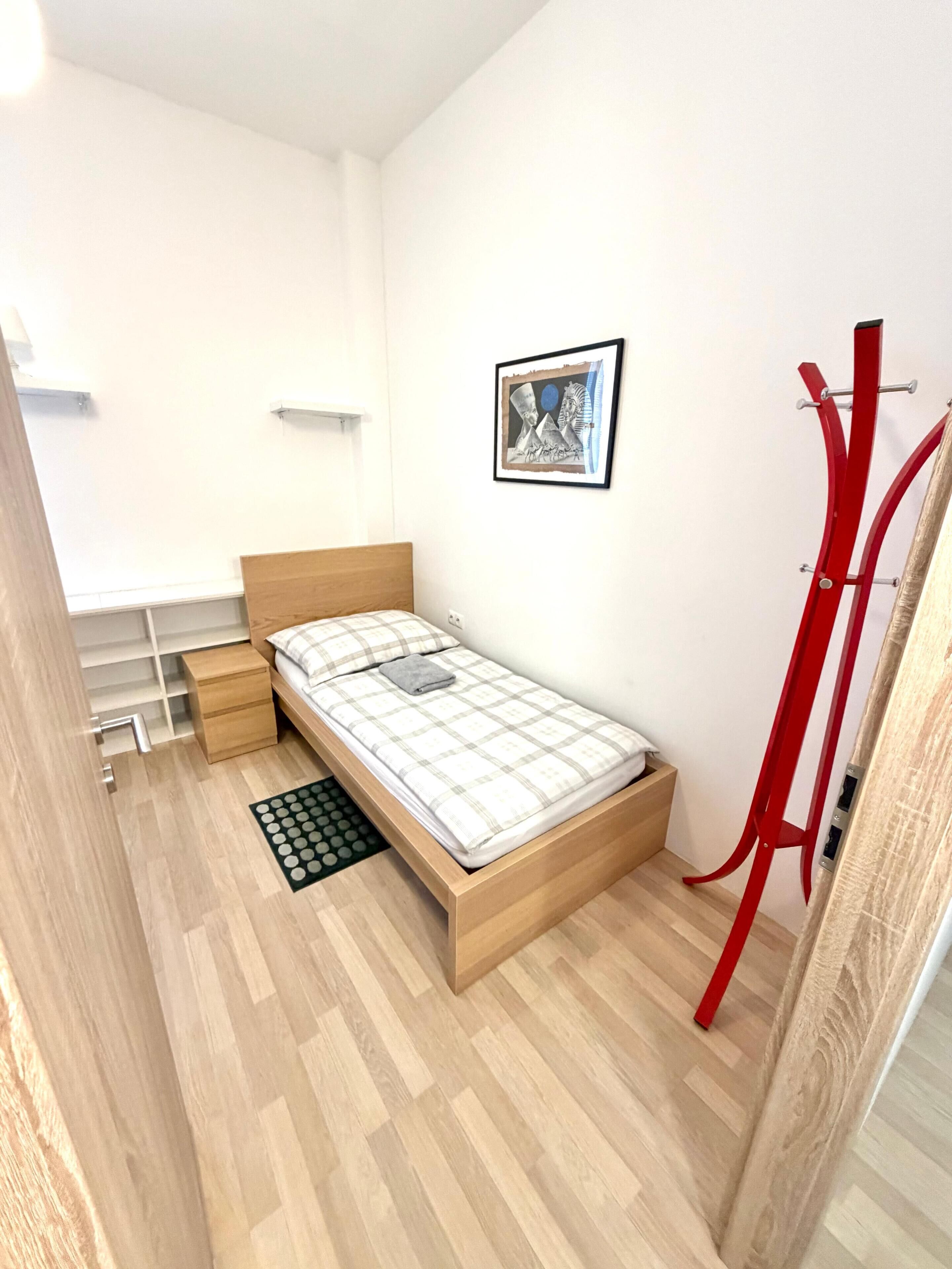 Basic - Einzelzimmer, Stadtblick (n15) | Free WiFi, bed sheets