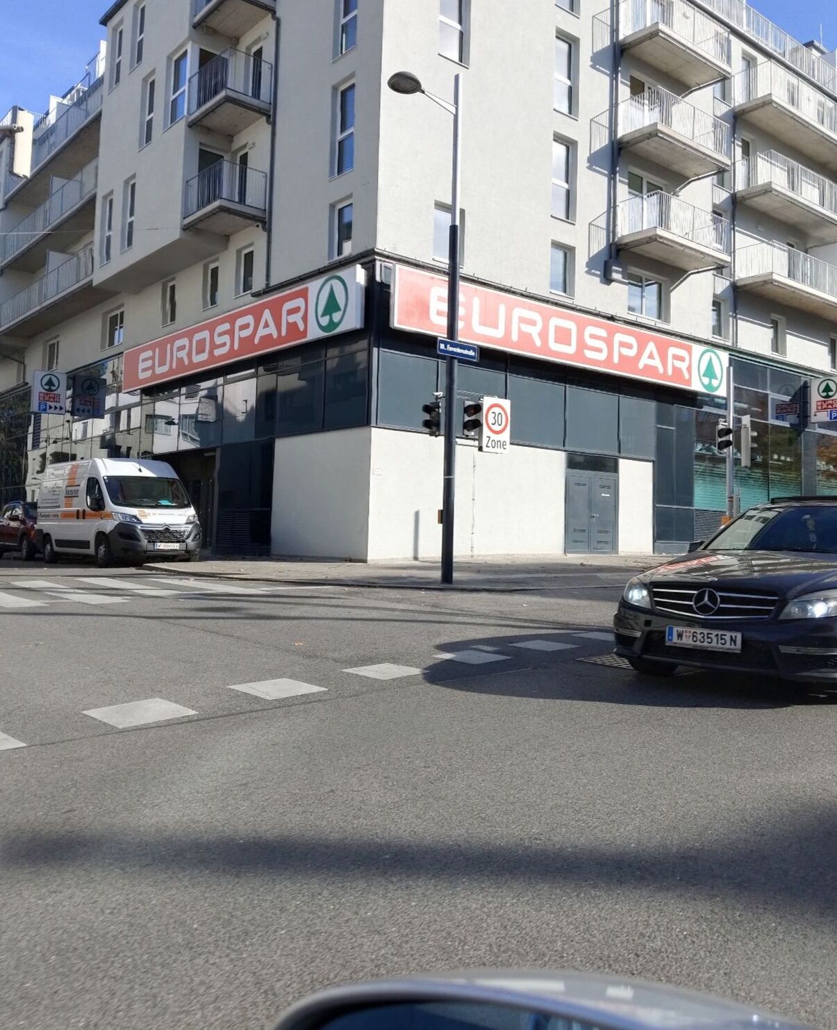 Foto - FAVORIT-ROOMS , direkt Metro connection U1 to Centralstation , City-Center and Airport