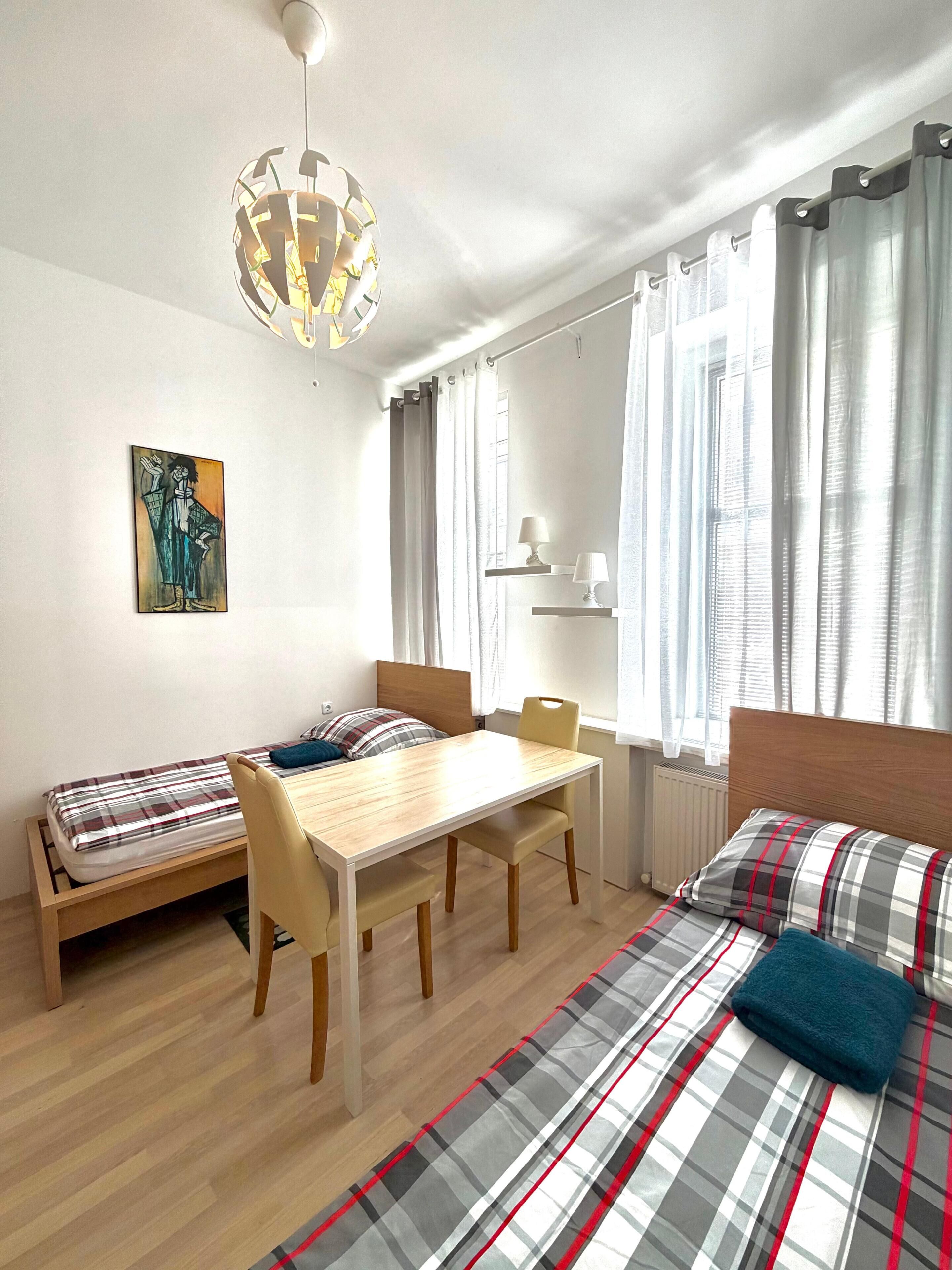 Basic - Zweibettzimmer, Stadtblick (n18) | Free WiFi, bed sheets