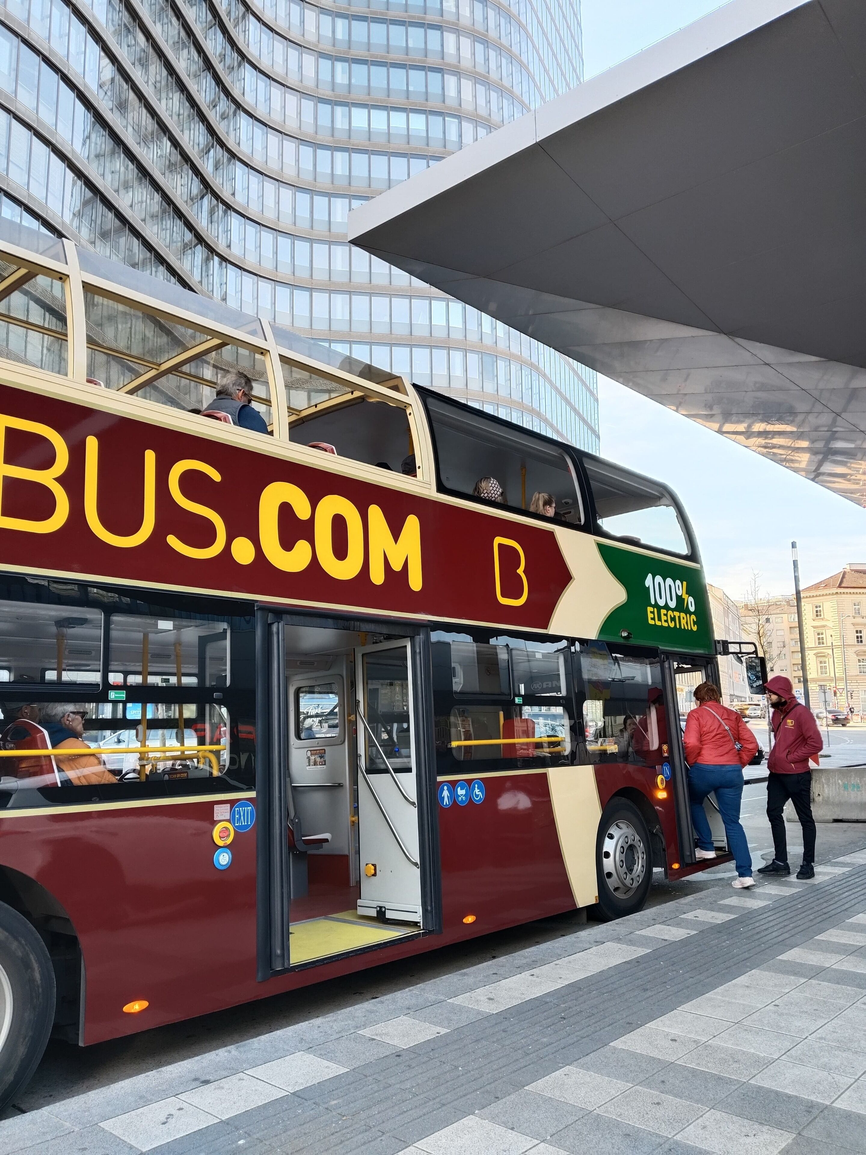 Foto - FAVORIT-ROOMS , direkt Metro connection U1 to Centralstation , City-Center and Airport