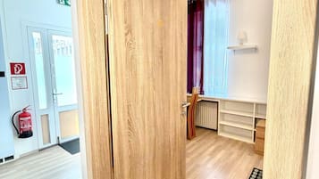 Basic - Einzelzimmer, Stadtblick (n15) | Kostenloses WLAN, Bettwäsche