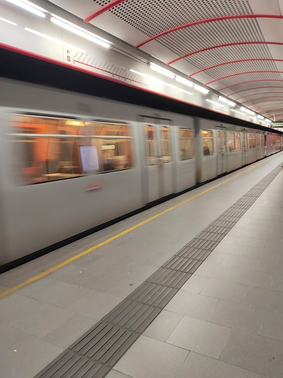 Foto - FAVORIT-ROOMS , direkt Metro connection U1 to Centralstation , City-Center and Airport