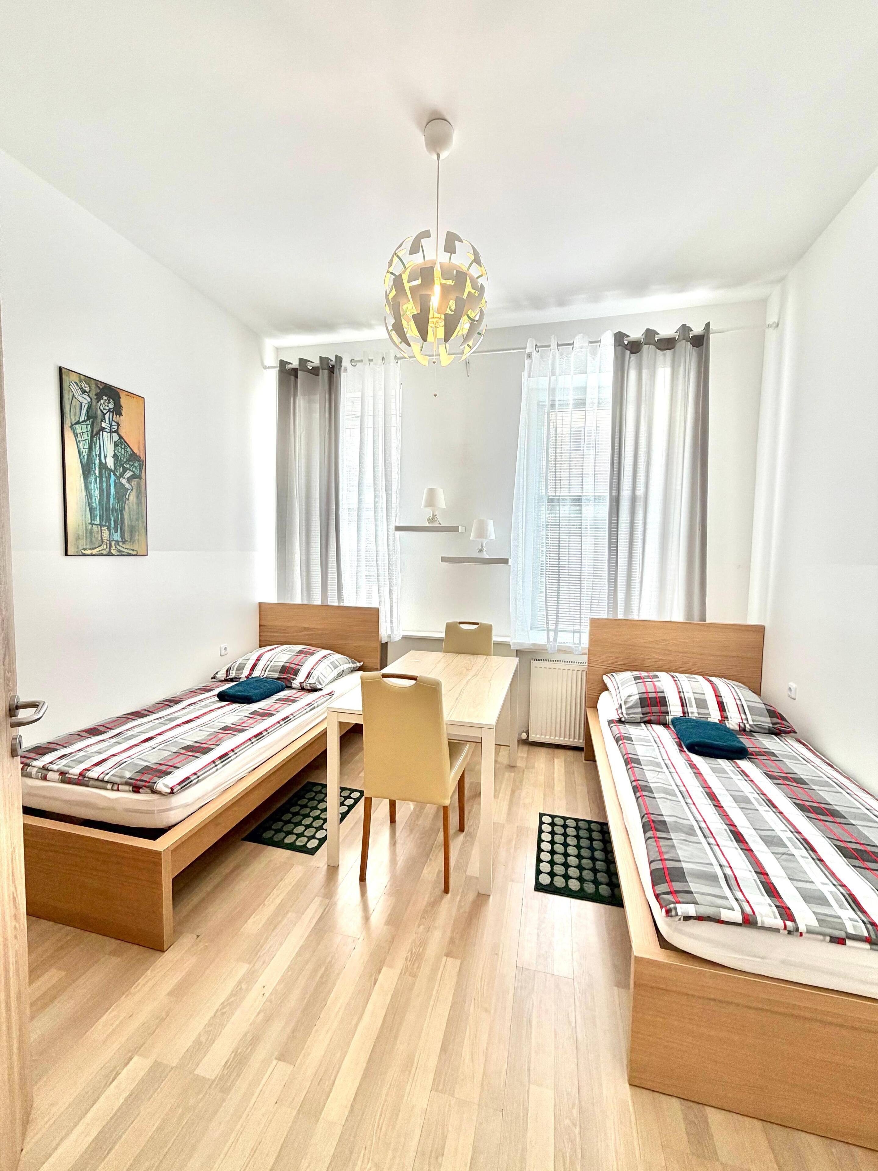 Basic - Zweibettzimmer, Stadtblick (n18) | Free WiFi, bed sheets