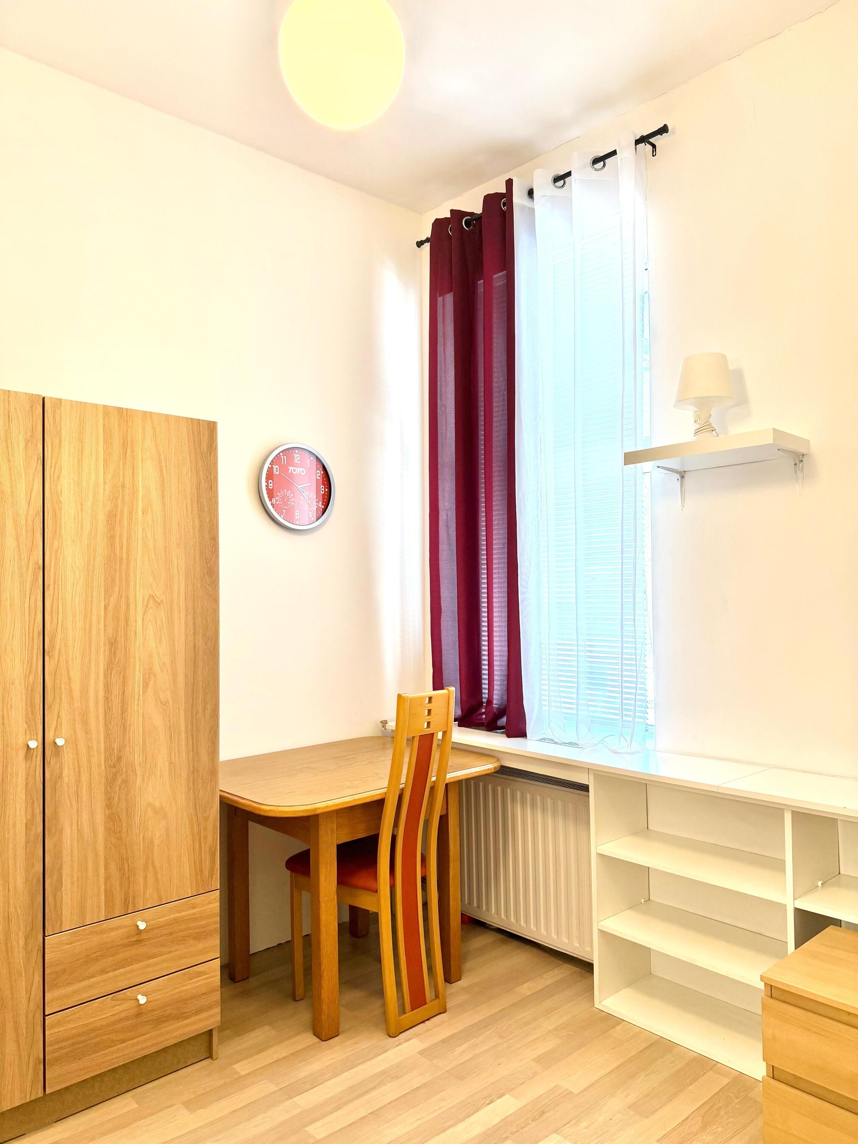 Foto - FAVORIT-ROOMS , direkt Metro connection U1 to Centralstation-Airport and City-Center