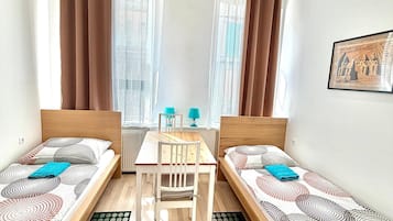 Basic - Zweibettzimmer, Stadtblick (n17) | Wi-Fi gratuito, lenzuola