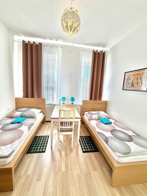 Basic - Zweibettzimmer, Stadtblick (n17) | 免費無線上網、床單