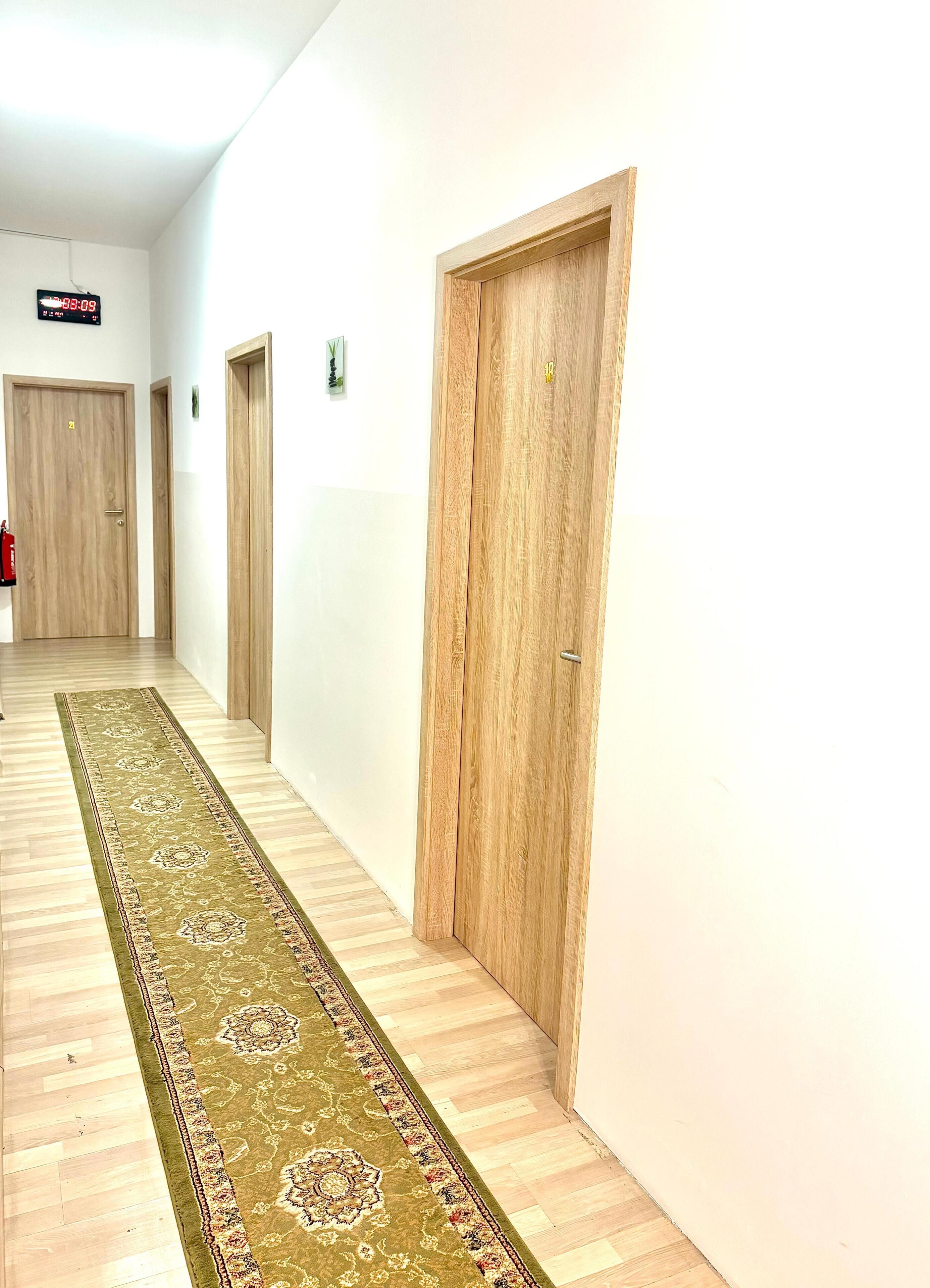 Foto - FAVORIT-ROOMS , direkt Metro connection U1 to Centralstation-Airport and City-Center