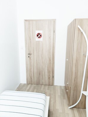 Basic - Einzelzimmer, Stadtblick (n19) - Favorit-Rooms (Vienna)