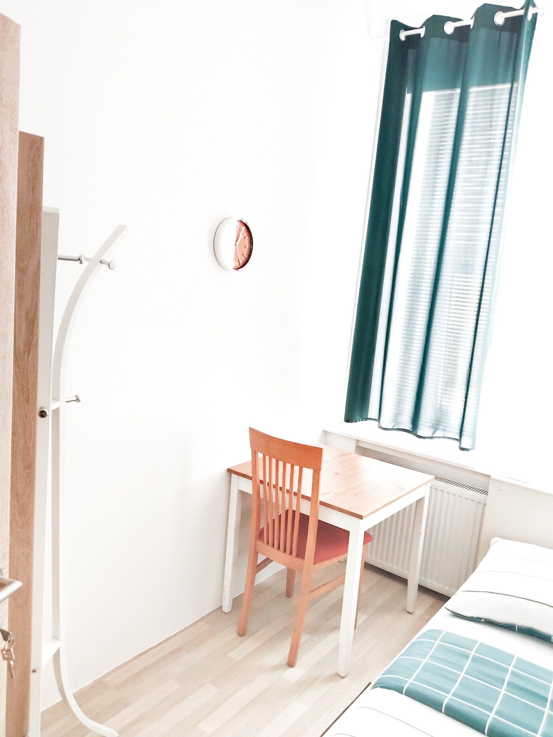 Basic - Einzelzimmer, Stadtblick (n19) | In-room dining