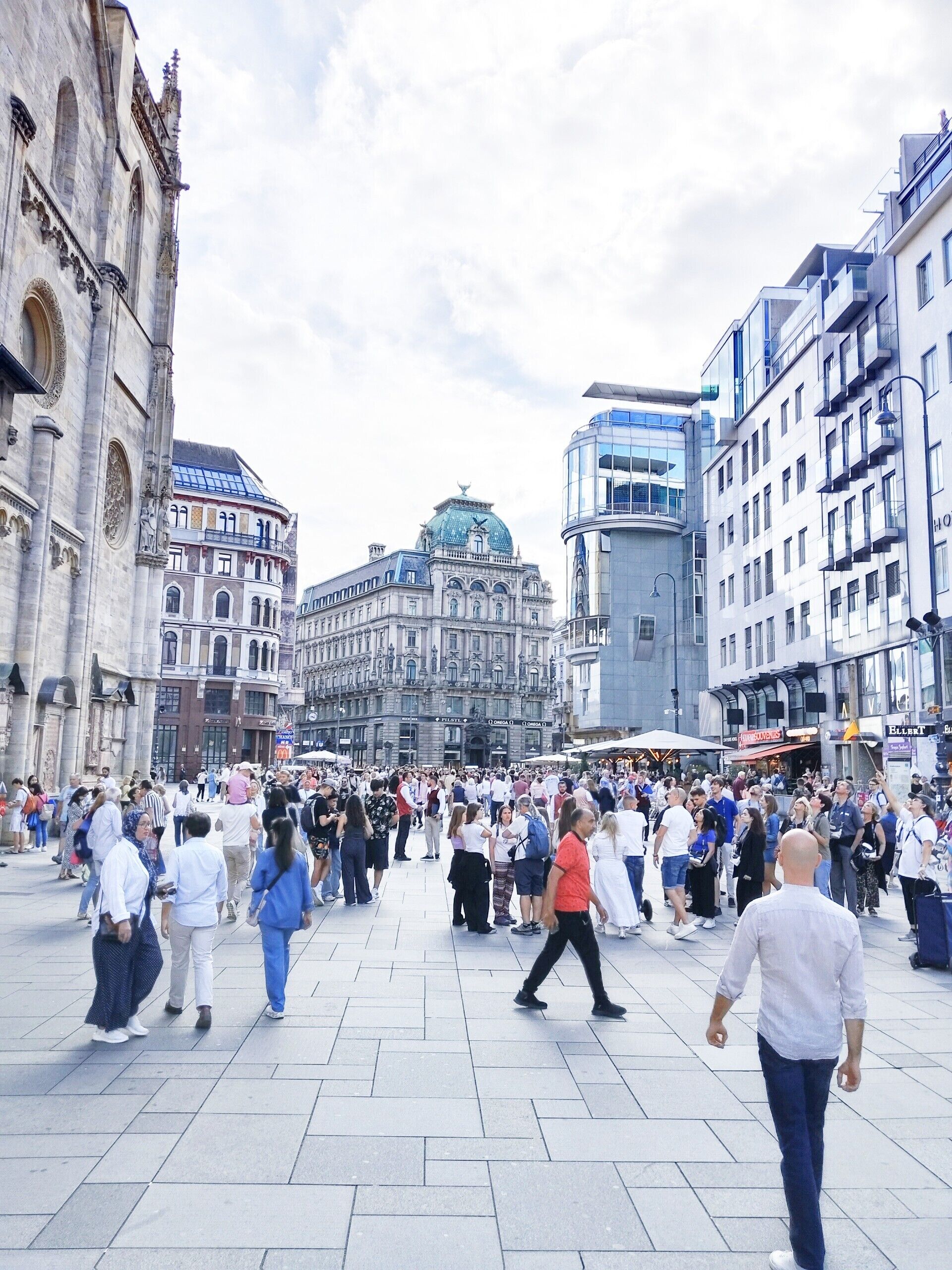 Foto - FAVORIT-ROOMS , direkt Metro connection U1 to Centralstation , City-Center and Airport