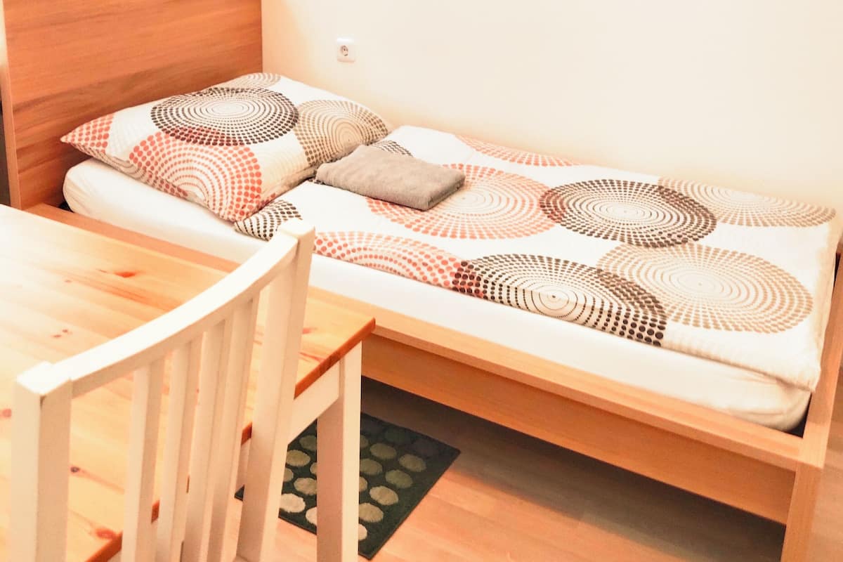 Basic - Einzelzimmer, Stadtblick (n17) | Wifi gratis y ropa de cama