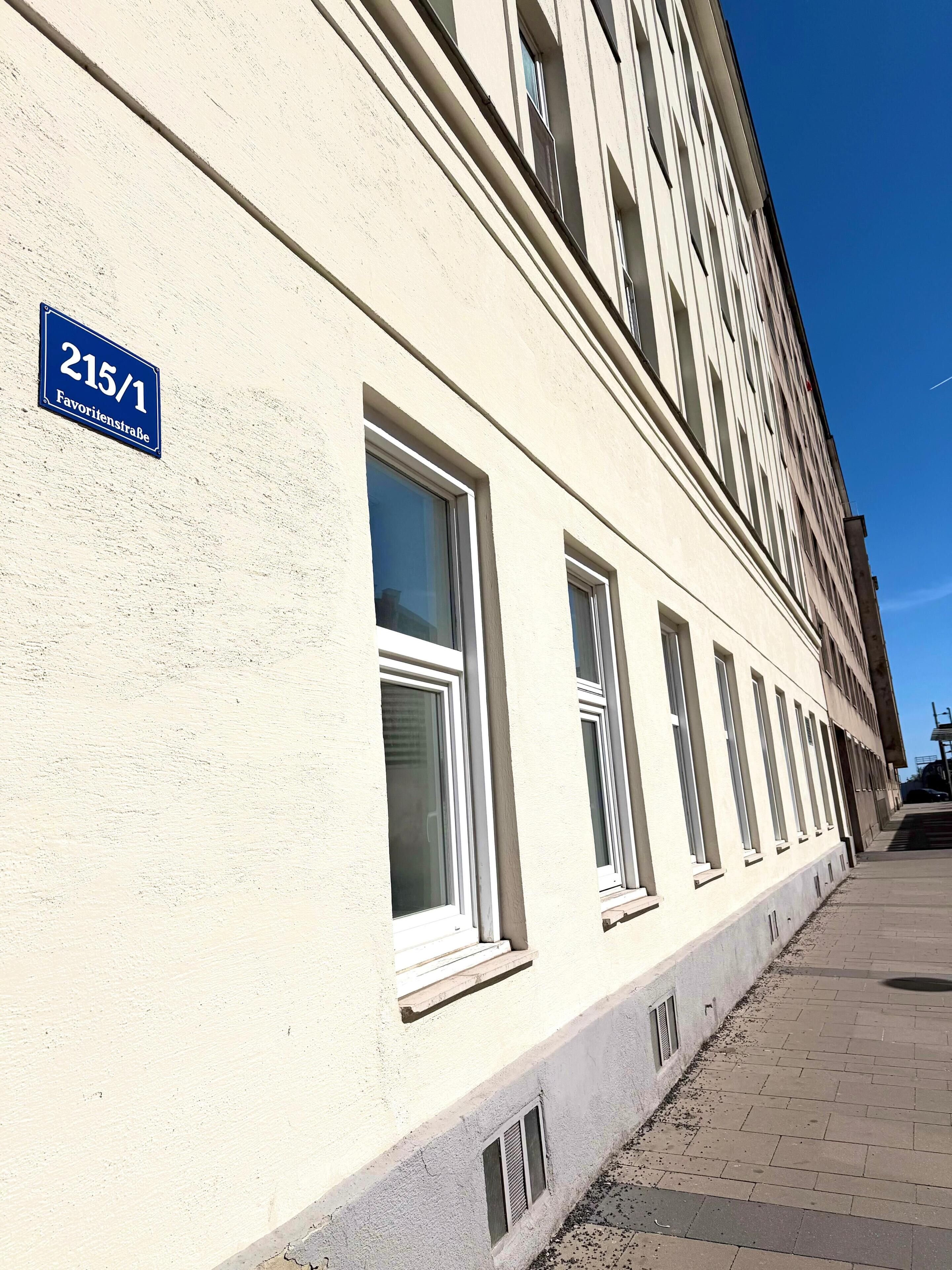 Foto - FAVORIT-ROOMS , direkt Metro connection U1 to Centralstation-Airport and City-Center