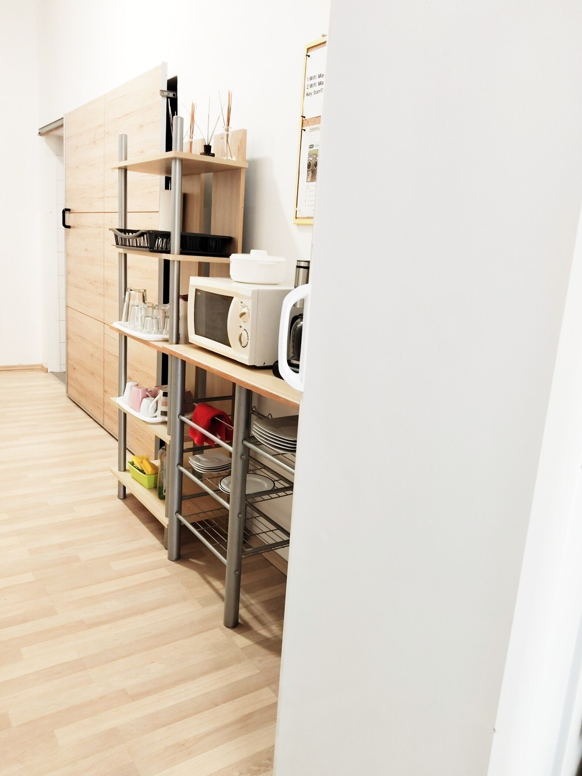 Foto - FAVORIT-ROOMS , direkt Metro connection U1 to Centralstation-Airport and City-Center