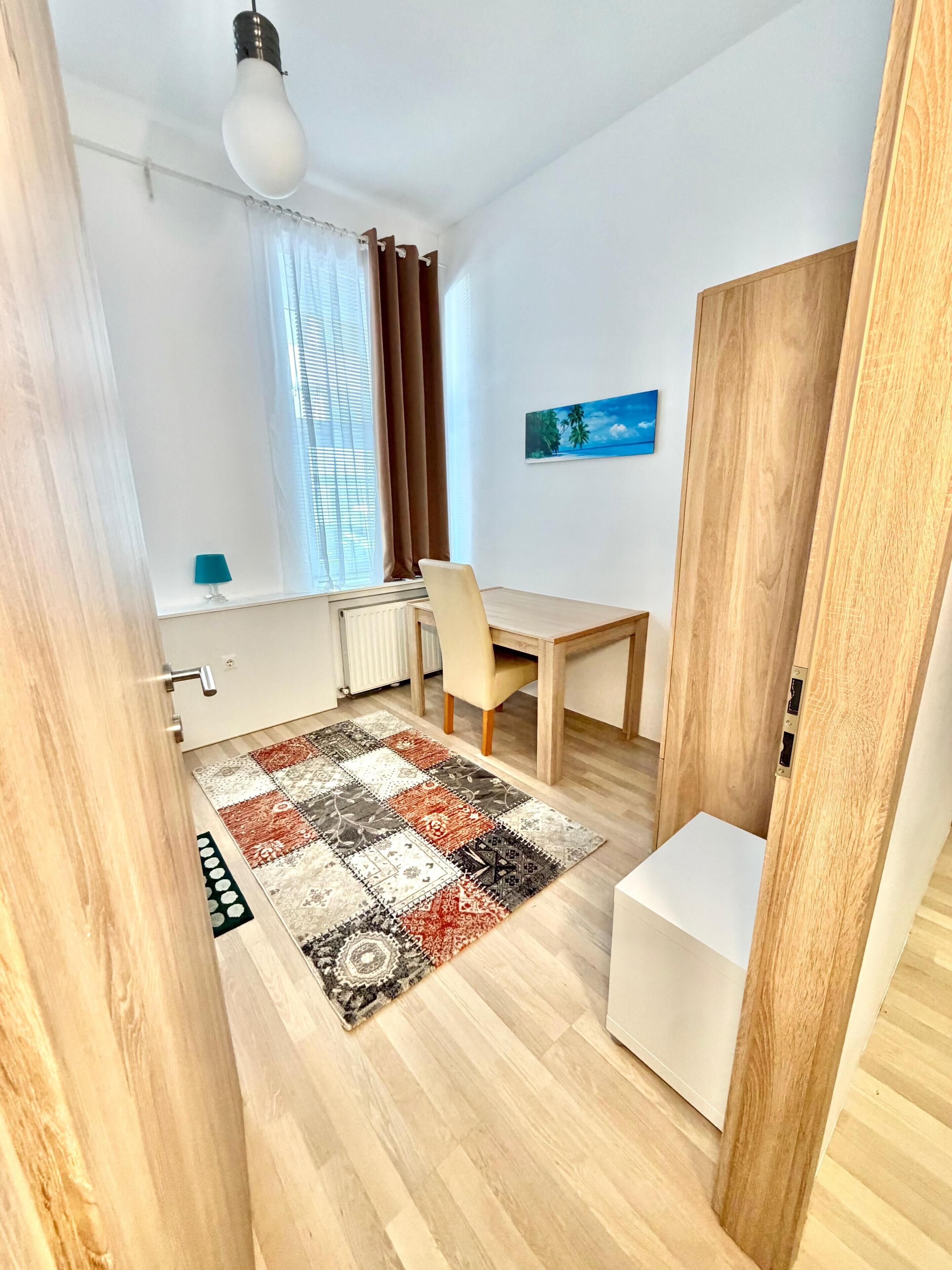 Foto - FAVORIT-ROOMS , direkt Metro connection U1 to Centralstation-Airport and City-Center