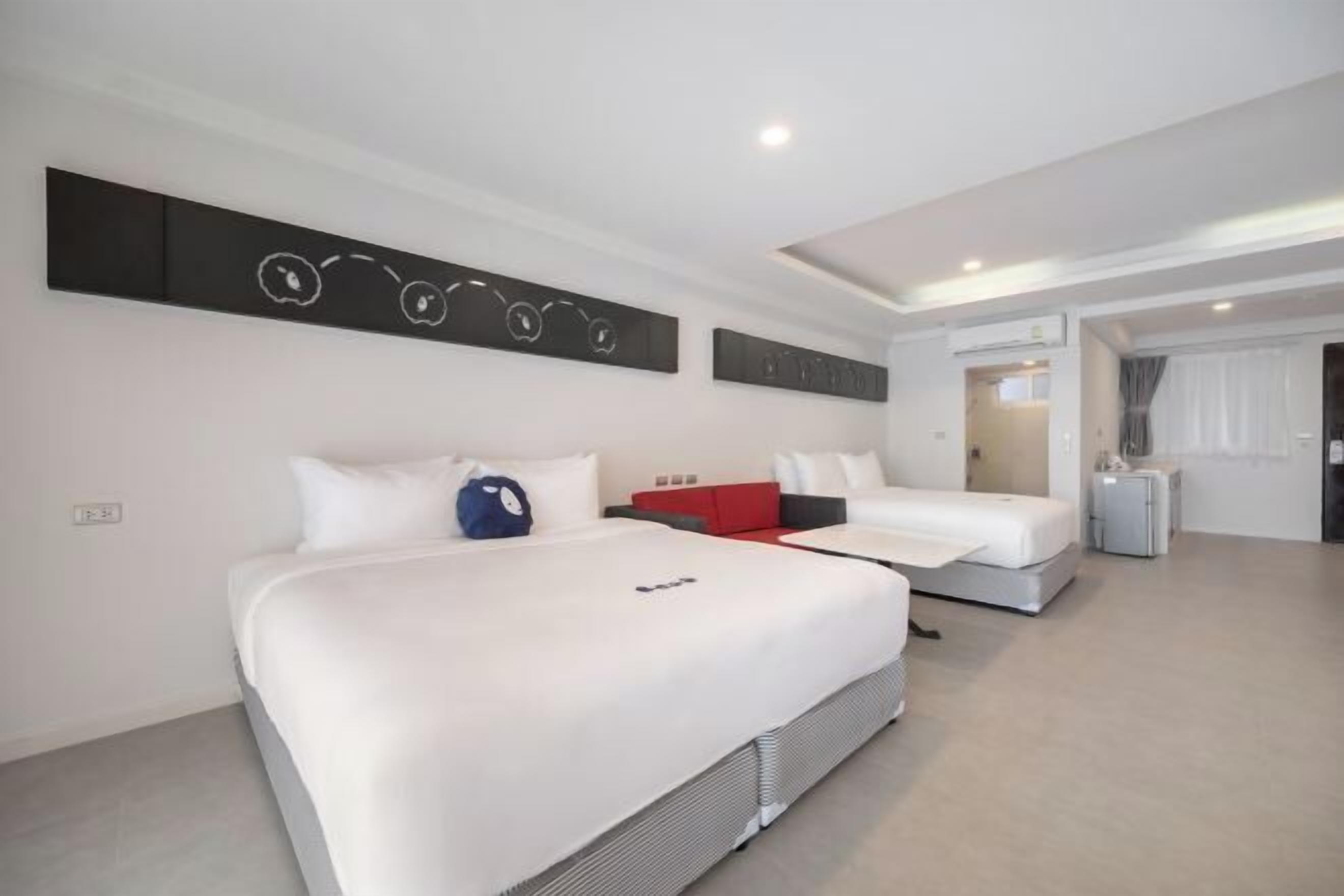 Minibar, bureau, accès au Wi-Fi (inclus), literie fournie