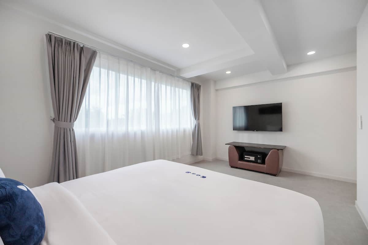 Suite | Minibar, escritorio, wifi gratis y ropa de cama