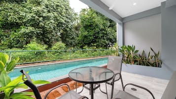 Duplex Deluxe - tillgång till pool | Utsikt från rummet