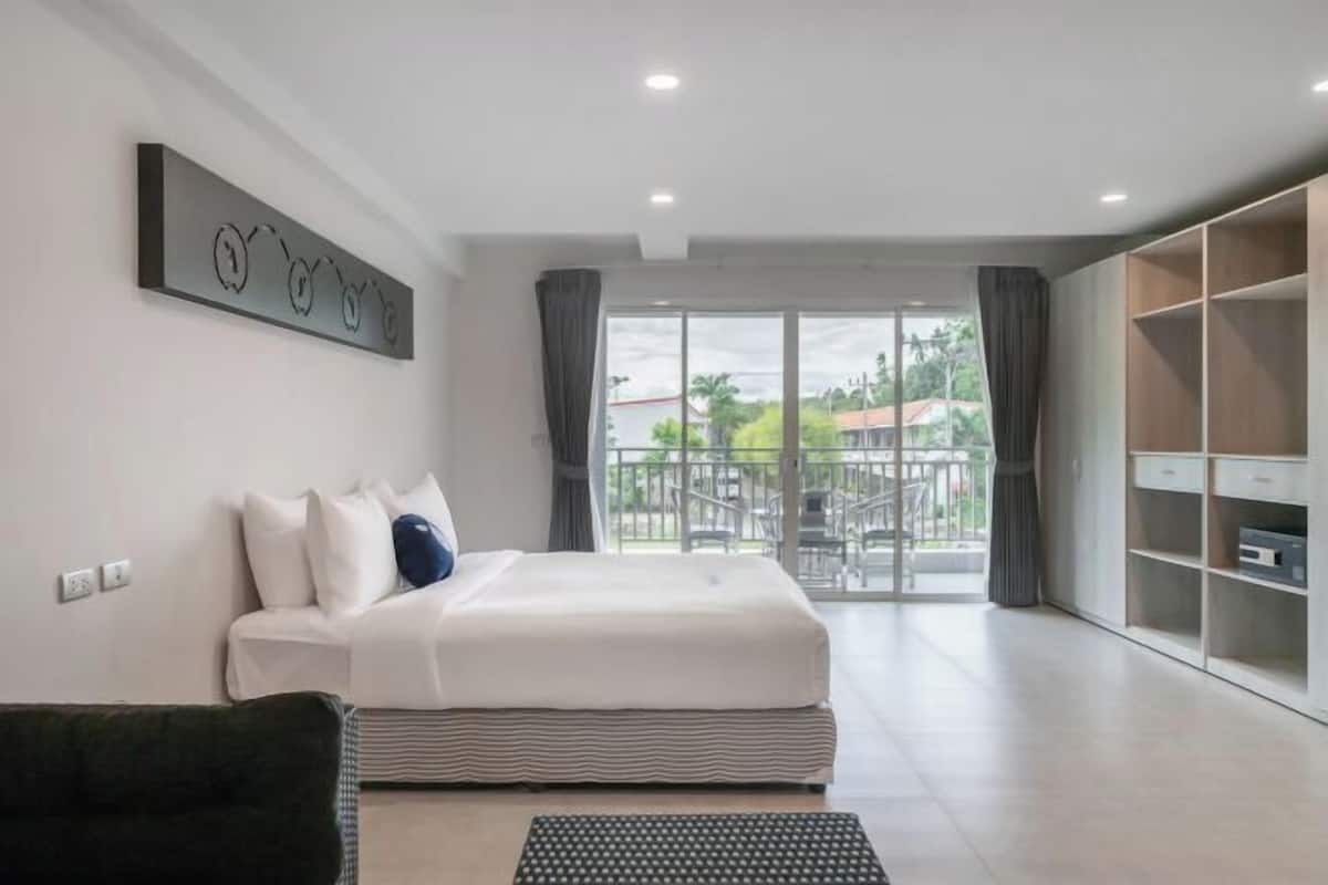 Minibar, escritorio, wifi gratis y ropa de cama