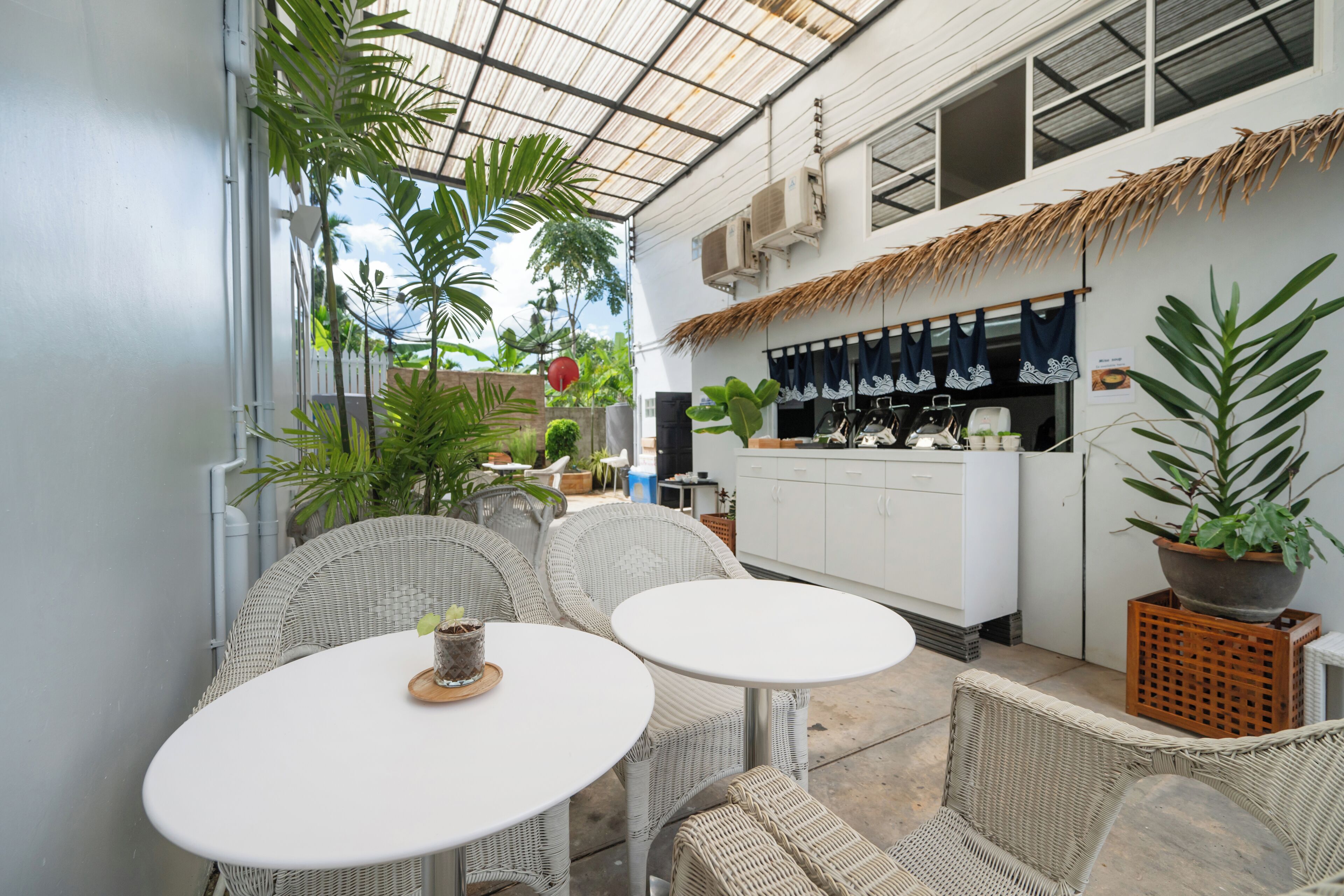 Daily buffet breakfast (THB 250 per person)