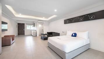 Deluxe Double Room | Minibar, desk, free WiFi, bed sheets