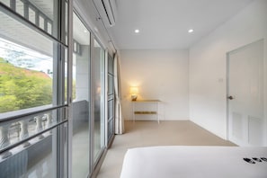 Dúplex, varias camas | Minibar, escritorio, wifi gratis y ropa de cama