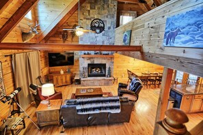 Smart TV, fireplace, video games, table football - Pinnacle Tree: Spacious 4BR cabin perfect for families and pet-friendly getaways. (West Jefferson)