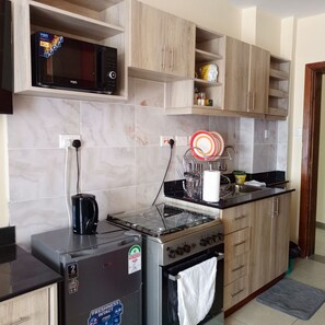 Micro-ondes, four, plaque de cuisson