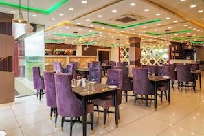 Restaurant - Hotel Ratneswar (Alipurduar)