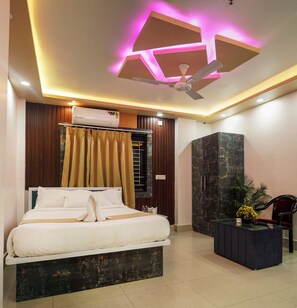 Standard Room | Premium bedding, soundproofing, free WiFi, bed sheets - Hotel Ratneswar (Alipurduar)