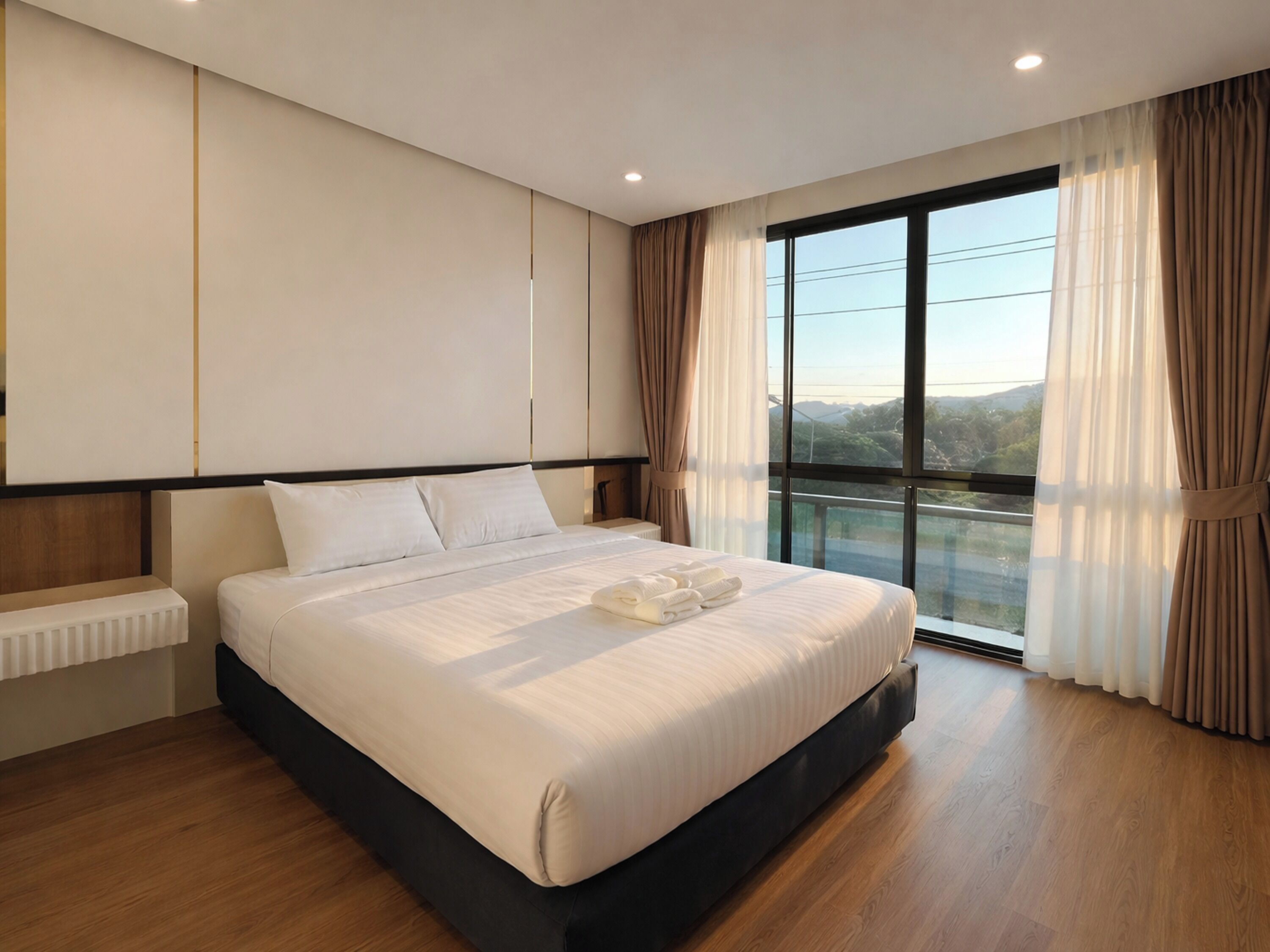 Standard Double Room, Non Smoking, Mountain View | Hypo-allergenic bedding, desk, iron/ironing board, free WiFi