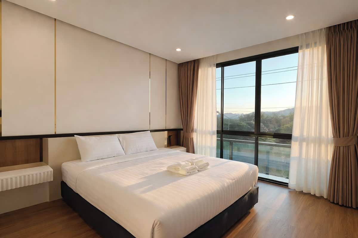 Standard Double Room, Non Smoking, Mountain View | Hypo-allergenic bedding, desk, iron/ironing board, free WiFi