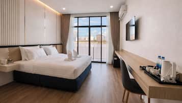 Superior Double Room, River View | Hypo-allergenic bedding, desk, iron/ironing board, free WiFi