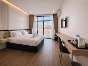 Superior Double Room, River View | Hypo-allergenic bedding, desk, iron/ironing board, free WiFi - View khong Hotel (Chiang Saen)