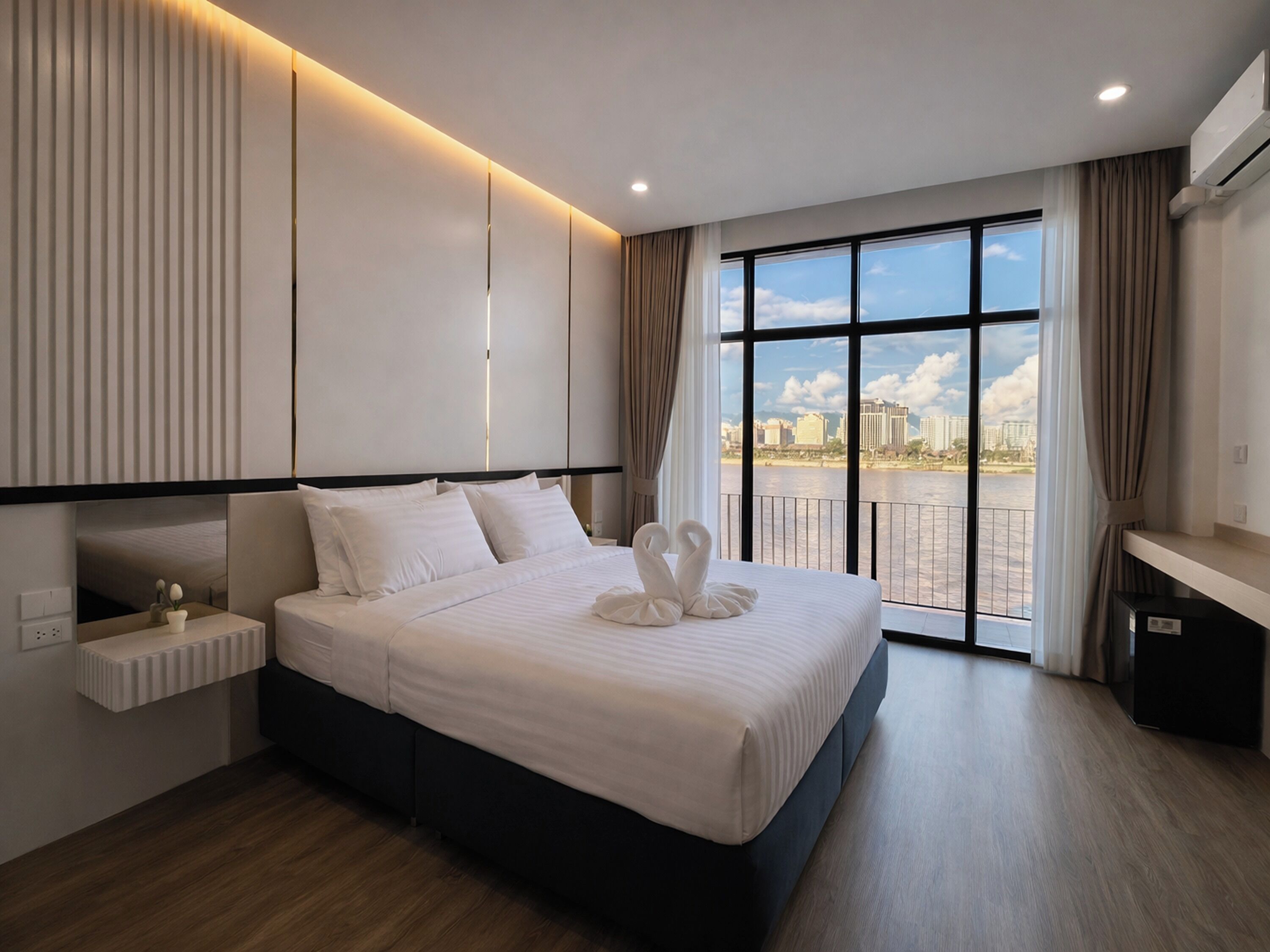 Superior Double Room, River View | Hypo-allergenic bedding, desk, iron/ironing board, free WiFi