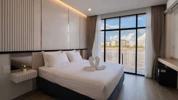 Superior Double Room, River View | Hypo-allergenic bedding, desk, iron/ironing board, free WiFi