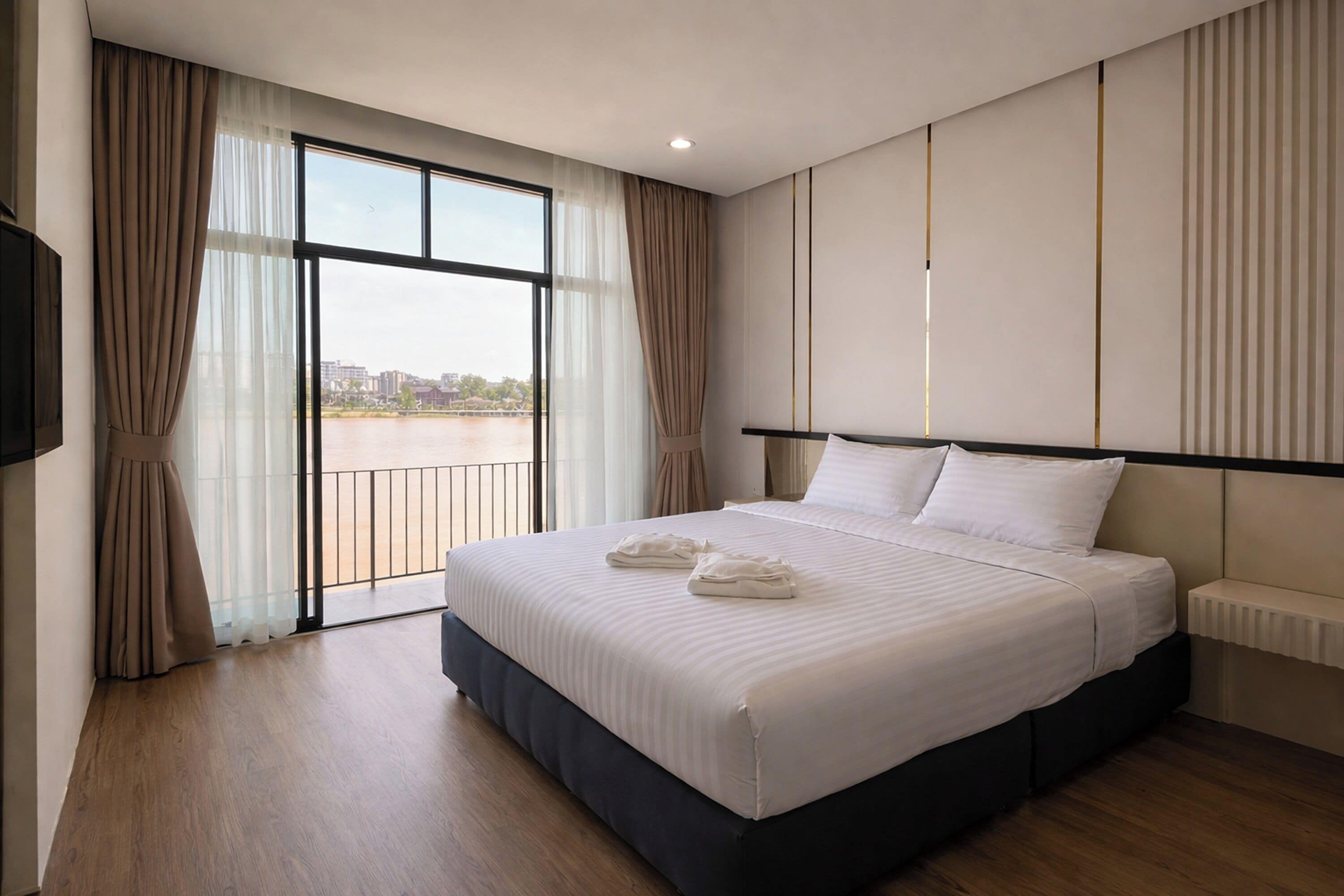 Superior Double Room, River View | Hypo-allergenic bedding, desk, iron/ironing board, free WiFi