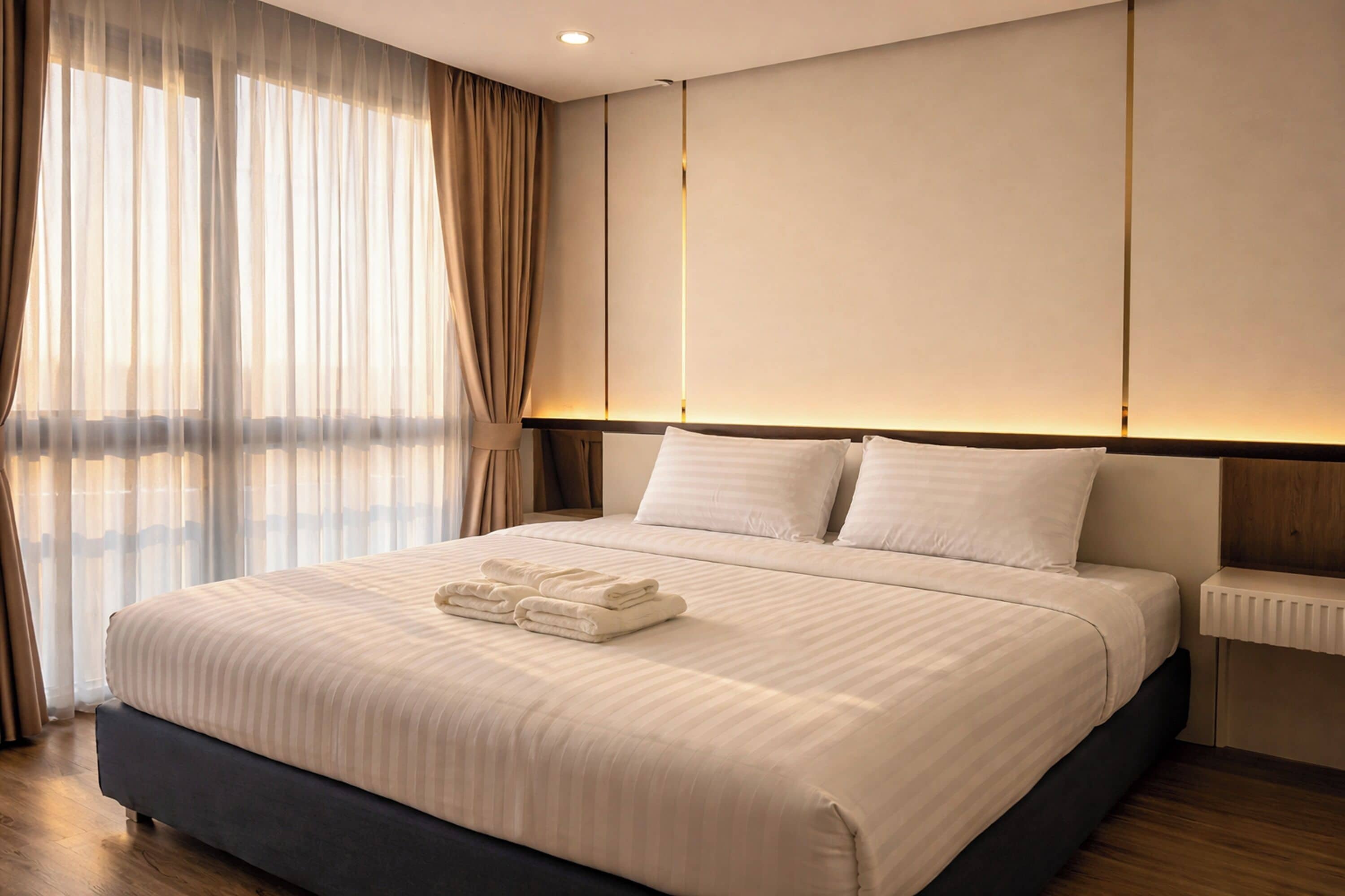 Standard Double Room, Mountain View | Hypo-allergenic bedding, desk, iron/ironing board, free WiFi