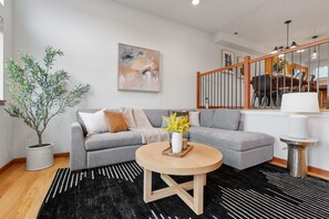 Unclassified image, 2 of 45, button