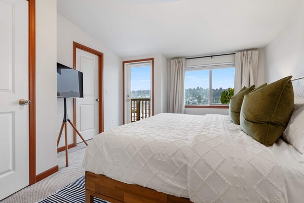 3 bedrooms, iron/ironing board, travel crib, WiFi