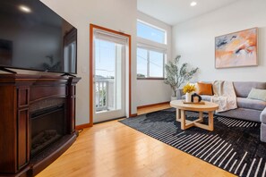 Unclassified image, 5 of 45, button