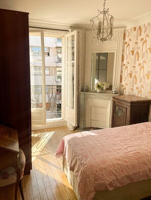 2 chambres, fer et planche à repasser, Wi-Fi, draps fournis