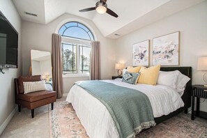 5 habitaciones, escritorio y tabla de planchar con plancha 