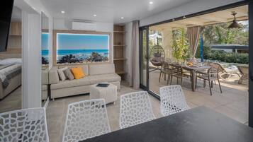 Luxury Marine Mobile Home with Private Pool and Hot Tub | 2 bedrooms, soundproofing, free cribs/infant beds, free WiFi