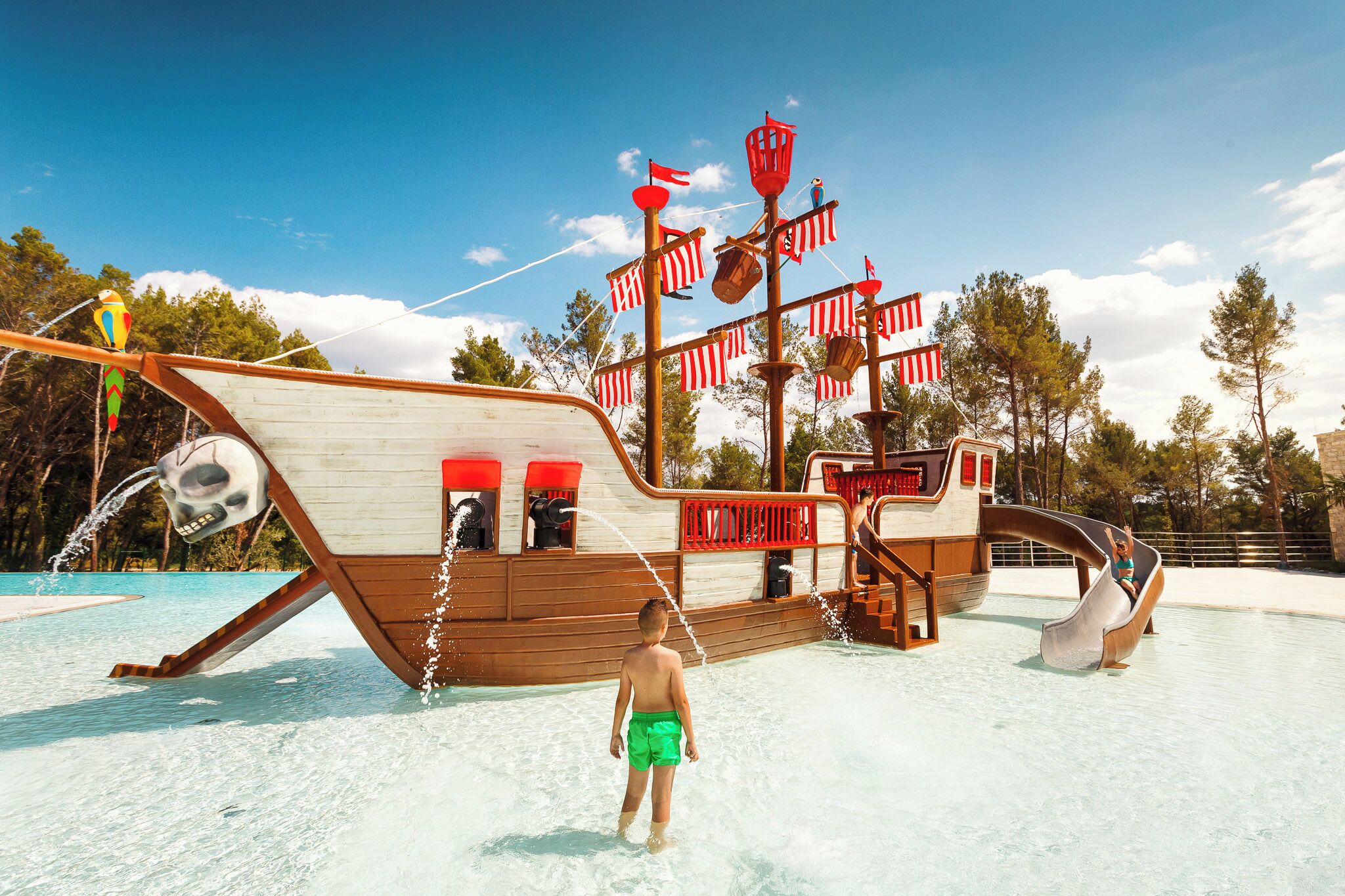 Piscine extérieure (ouverte en saison)