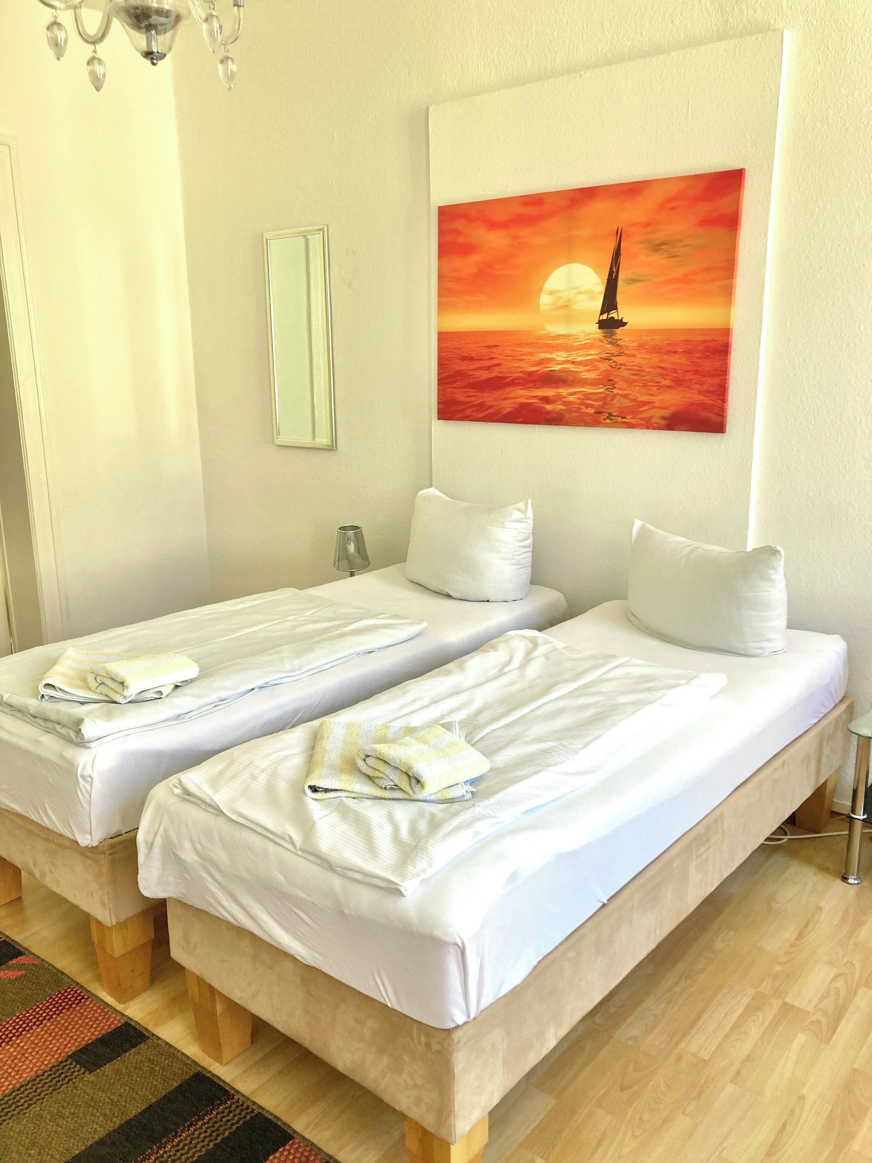 8 bedrooms, WiFi, bed sheets