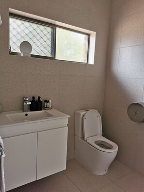 Bathroom - Lake Clifton Tavern (Lake Clifton)