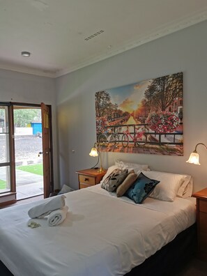 Comfort Double Room | Free WiFi - Lake Clifton Tavern (Lake Clifton)