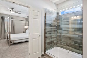 Shower, hair dryer, towels - Arcade + Giant Pacman, Huge Bedroom w/ Slide, Mustang Pool Table, Tiki Bar: Meadow View Mansion (Davenport)