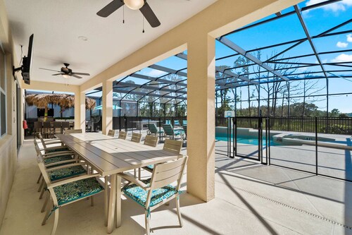 Arcade + Giant Pacman, Huge Bedroom w/ Slide, Mustang Pool Table, Tiki Bar: Meadow View Mansion