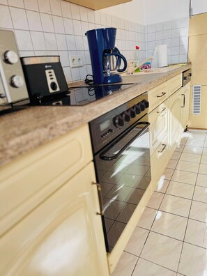 Micro-ondes, four, plaque de cuisson, lave-vaisselle